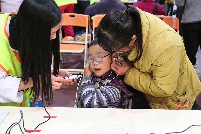 廣東肇慶數千名聽障人士重獲新聲（攝影 姜長庚）