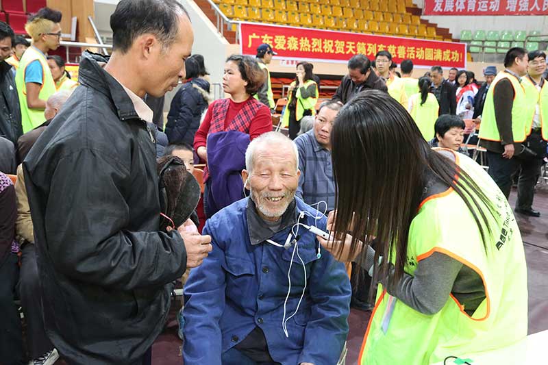 廣東肇慶數千名聽障人士重獲新聲（攝影 姜長庚）