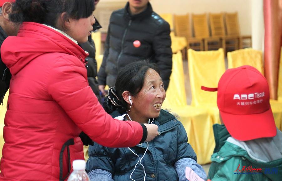 5、澳大利亞魏基成天籟列車于8日前往云南會澤縣舉辦聽障人士義診及助聽器發放活動，共發放助聽器9000余套。（攝影 姜長庚）