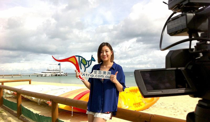 在海豚島上，常會遇到各路節目攝制組在取景拍攝。（攝影 馬小龍）