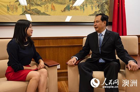 中國駐布里斯班總領事趙永琛接受人民網采訪（攝影 賀吉）
