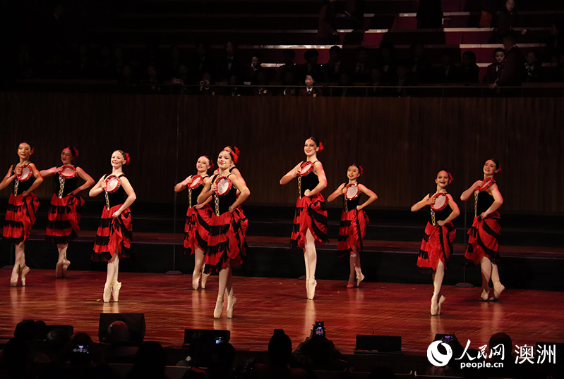 卡珀表演藝術學校芭蕾舞團上臺表演（攝影 韓濟澤）